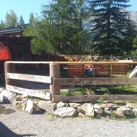 Chalet Le Bouquetin Rez De Chaussee Enchastrayes