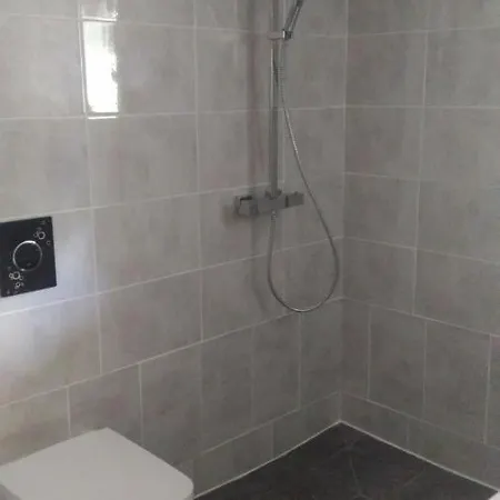Chalet Le Bouquetin Rez De Chaussee * Enchastrayes